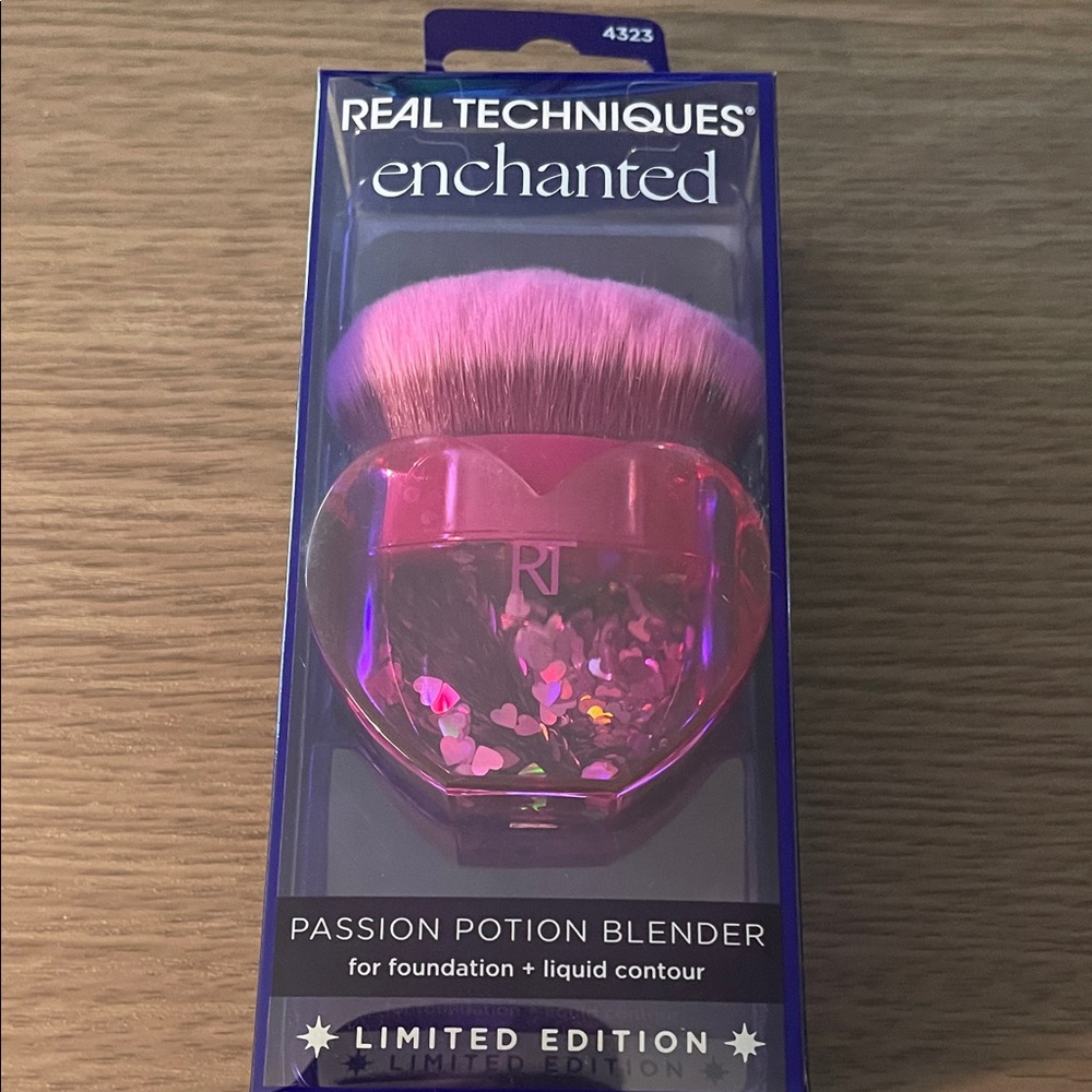 Real Techniques Enchanted Pink Blender